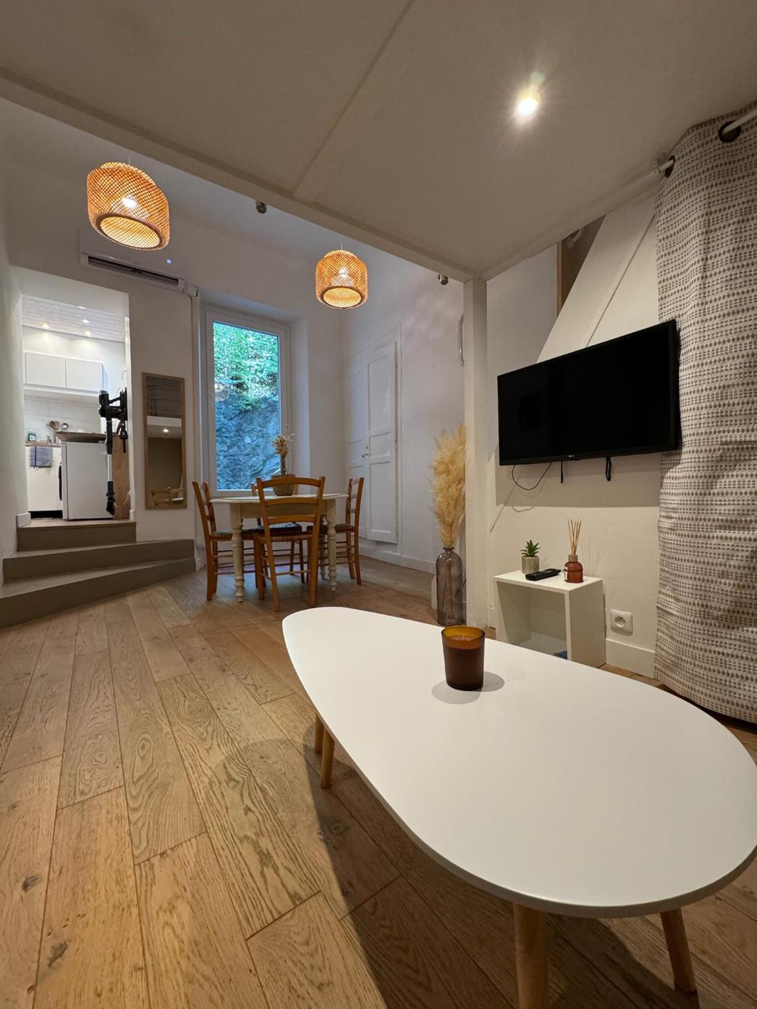 Charmant Studio Йер Экстерьер фото